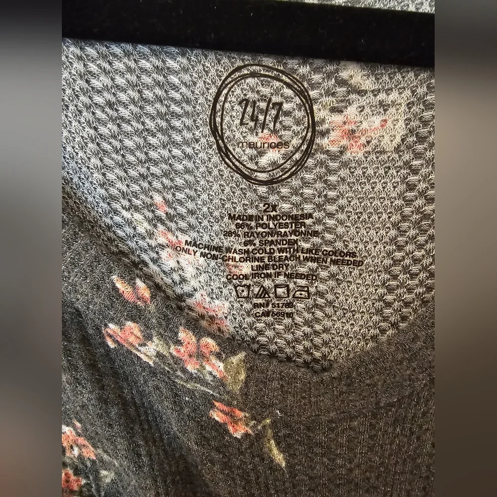 Maurices Tee - Picture 2 of 3